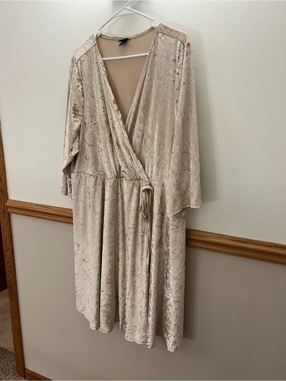 EUC Torrid Champagne Velvet Faux Wrap Dress size 4XL - Picture 3 of 8